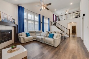 4407 Cinnamon Stone Dr in Arlington, TX - Building Photo