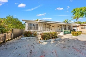 581 NW 113th St in Miami, FL - Building Photo - Building Photo