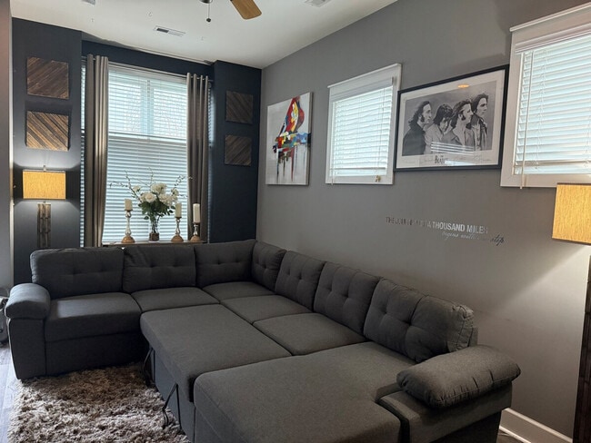 property at 634 E 9th St