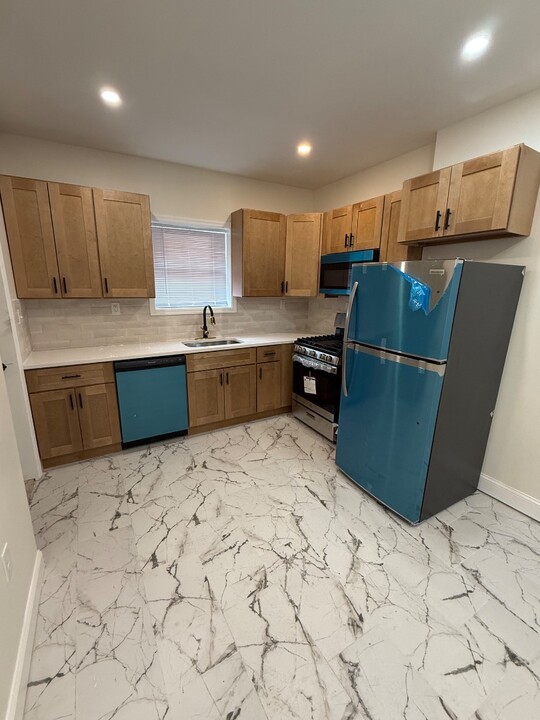 608 West St in Camden, NJ - Building Photo