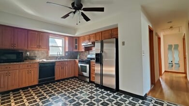 21 Rose St, Unit 2nd floor in East Rutherford, NJ - Foto de edificio - Building Photo