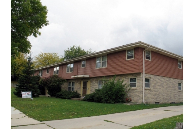 1100 Jefferson St in West Bend, WI - Building Photo