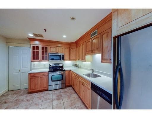 416 Commonwealth Ave, Unit 410
