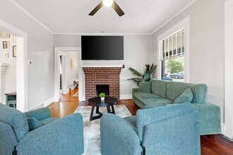 2214 Wallace St in Columbia, SC - Foto de edificio - Building Photo