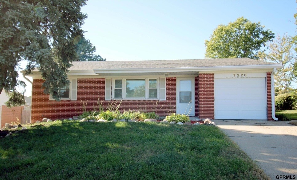 7220 Blue Ridge Dr in Bellevue, NE - Foto de edificio
