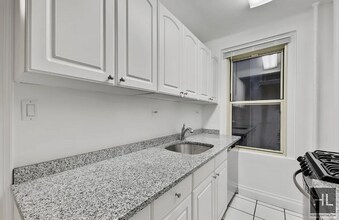 EAST 10 STREET in New York, NY - Foto de edificio - Building Photo