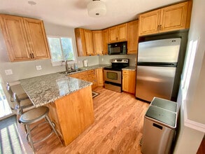 11440 Sandy Creek Dr in Sandy, UT - Foto de edificio - Building Photo