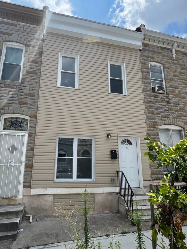 property at 1733 E Lafayette Ave