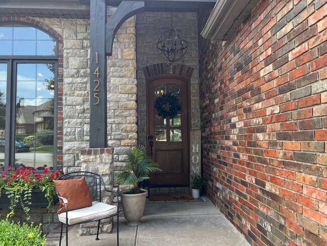 1425 N Wicklow Rd in Nixa, MO - Foto de edificio - Building Photo