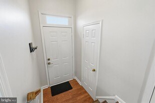 6739 Rockledge Pl in Centreville, VA - Building Photo