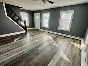 10 Russell St in Enfield, CT - Building Photo - Building Photo