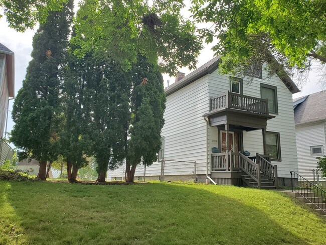 2159 S Mound St, Unit LOWER in Milwaukee, WI - Building Photo - Building Photo