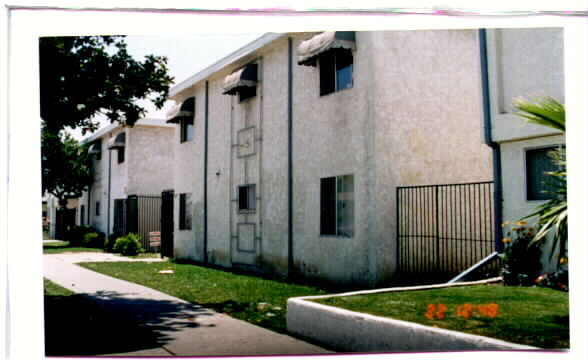 6867 Long Beach Blvd in Long Beach, CA - Building Photo - Building Photo