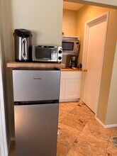 24301 Bessemer St in Woodland Hills, CA - Building Photo - Building Photo