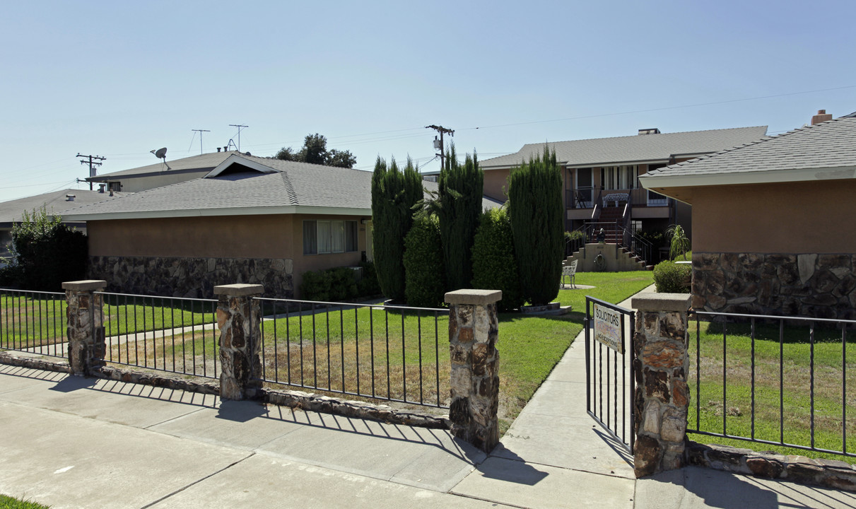 8828 Wheeler Ave in Fontana, CA - Foto de edificio