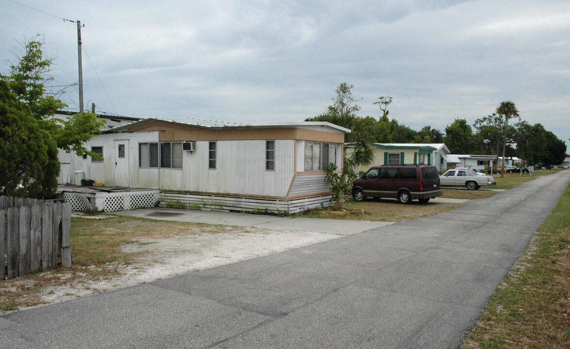 471 E Merritt Island in Merritt Island, FL - Building Photo