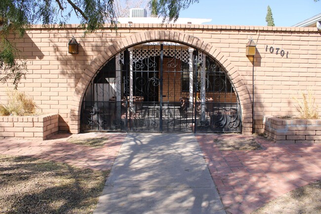 10701 Camaro Ct in El Paso, TX - Building Photo - Building Photo