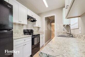 225 Indian Springs Dr in Locust Grove, GA - Foto de edificio - Building Photo