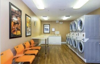 7 Stonehill Dr, Unit 2 in Stoneham, MA - Building Photo
