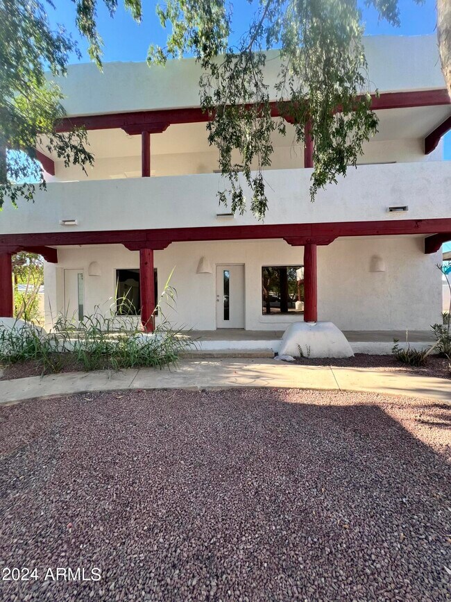 property at 5910 West Myrtle Ave