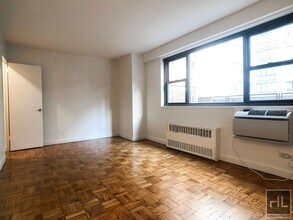 Fourth Avenue, Unit 3L in New York, NY - Building Photo - Building Photo