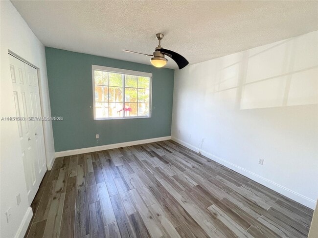 2301 W Preserve Way, Unit 201 in Miramar, FL - Foto de edificio - Building Photo