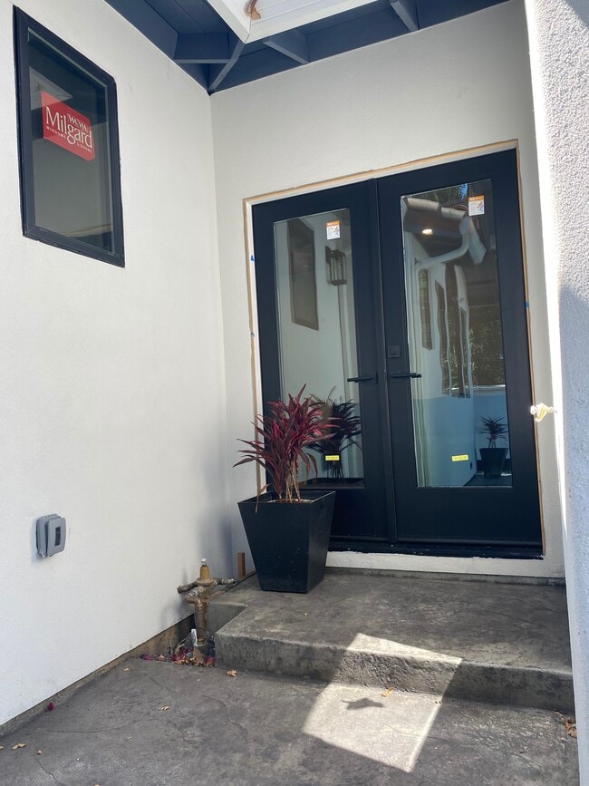 property at 14381 Maclay Ct