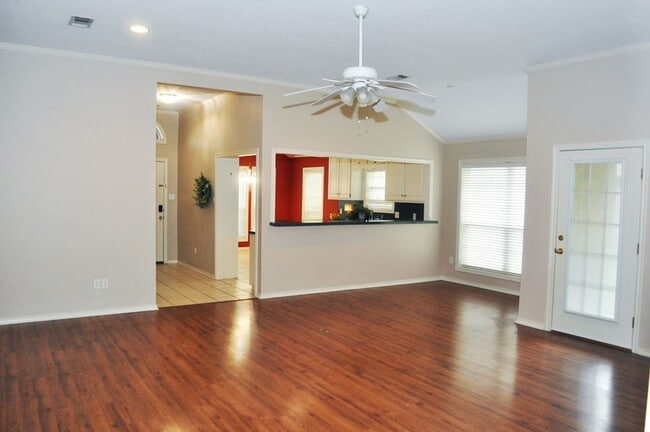 3610 Ashcreek Cir in Nacogdoches, TX - Foto de edificio - Building Photo