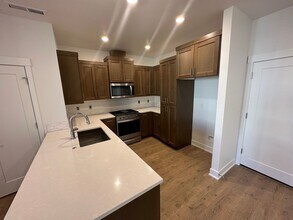 3007 NE Red Jasper Pl in Bend, OR - Building Photo - Building Photo