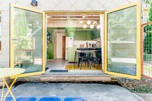 8020 N Hurst Ave, Unit B in Portland, OR - Building Photo