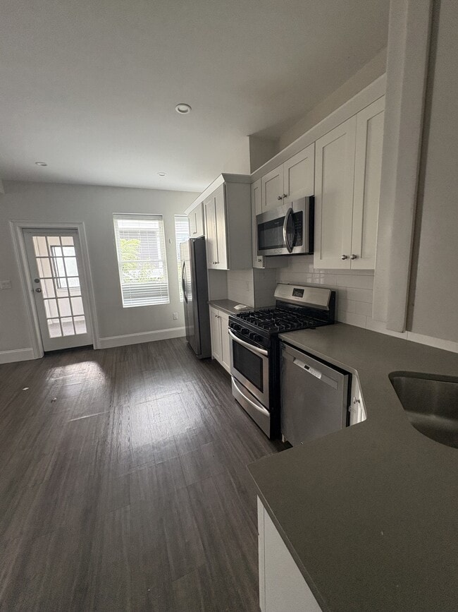 147 E Cottage St, Unit 3 in Boston, MA - Building Photo - Building Photo