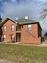 800 Betty Ct in Hurst, TX - Building Photo