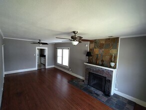 826 W Lynwood Ave in San Antonio, TX - Building Photo - Building Photo