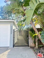 18002 Collins St in Los Angeles, CA - Building Photo