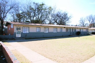 1131 Phinney Ave in Dallas, TX - Foto de edificio - Building Photo