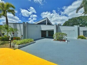 8350 Sands Point Blvd in Tamarac, FL - Building Photo - Building Photo