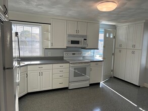 86 Central St, Unit 86B in Peabody, MA - Building Photo - Building Photo