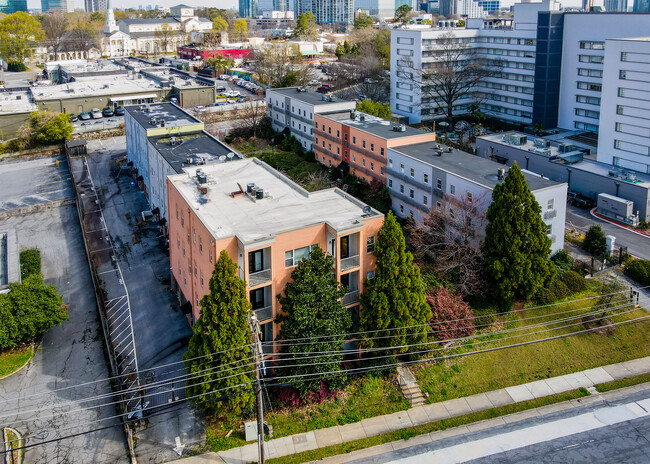 340 E Paces Ferry Rd in Atlanta, GA - Building Photo - Building Photo