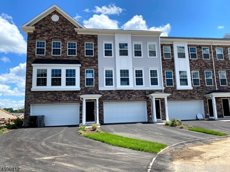 18 Colgate Dr in Morristown, NJ - Building Photo