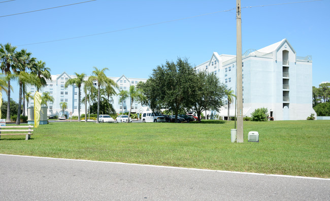 The Landings at St. Andrew - 62+ Community in New Port Richey, FL - Building Photo - Building Photo