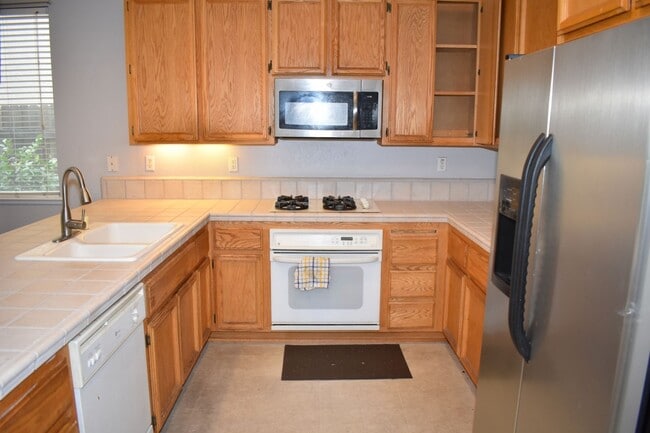 214 Oxburough Dr in Folsom, CA - Building Photo - Building Photo