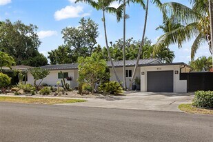 950 NE 88th St in Miami, FL - Building Photo