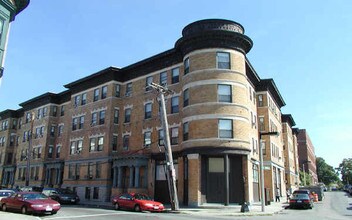 Mount Pleasant Apartments in Boston, MA - Foto de edificio - Building Photo