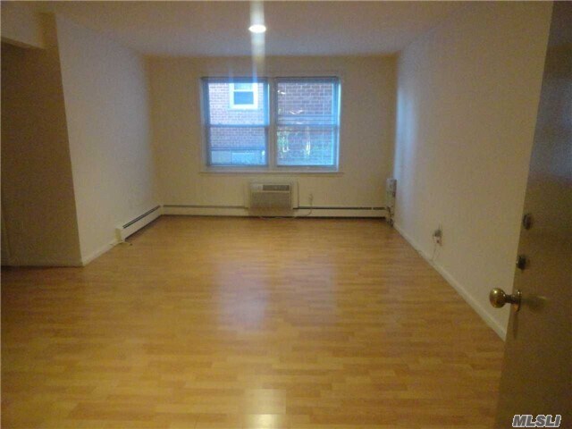 124 S Park Ave-Unit -1-R in Rockville Centre, NY - Building Photo - Building Photo