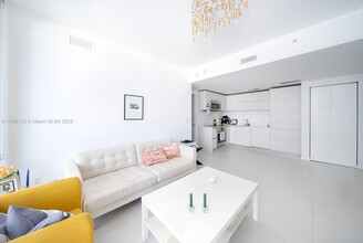 1300 S Miami Ave, Unit 1507 in Miami, FL - Foto de edificio - Building Photo