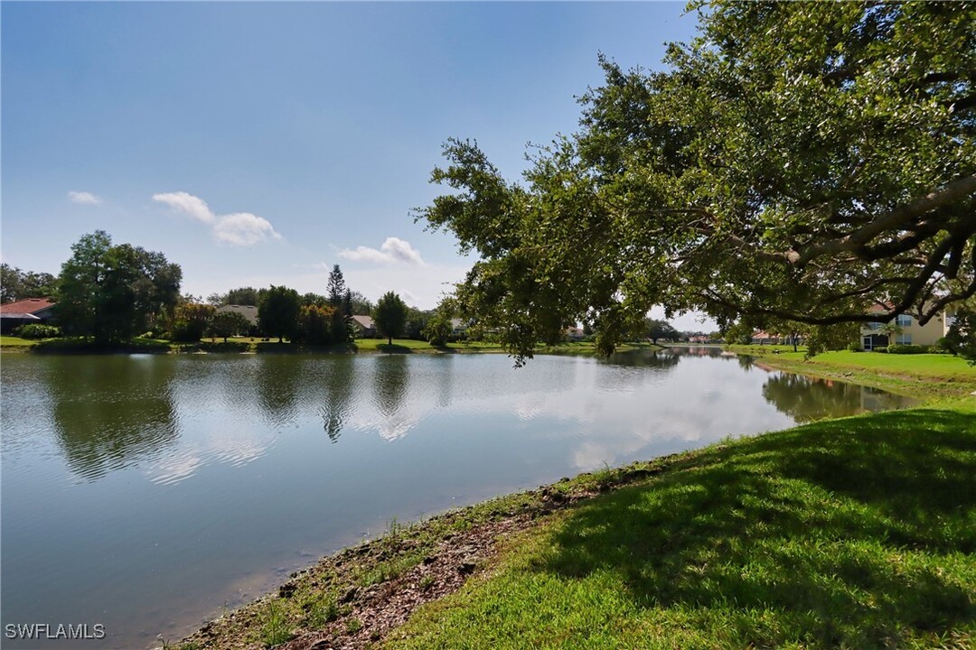 65 Silver Oaks Cir in Naples, FL - Building Photo
