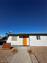 2213 E Oakey Blvd in Las Vegas, NV - Foto de edificio - Building Photo