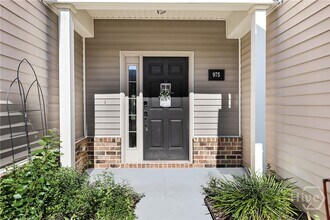 975 Canyon Oak Loop in Richmond Hill, GA - Building Photo - Building Photo