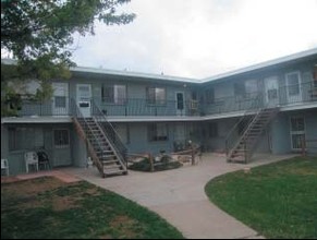 Highland Square Apartments in Lakewood, CO - Building Photo - Building Photo