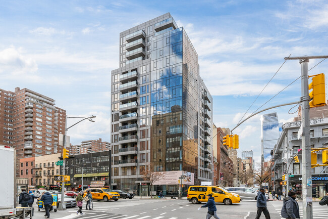 300 W 30th St in New York, NY - Foto de edificio - Building Photo